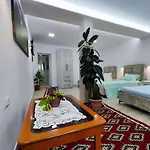 شقة Sokaku Gjirokastër